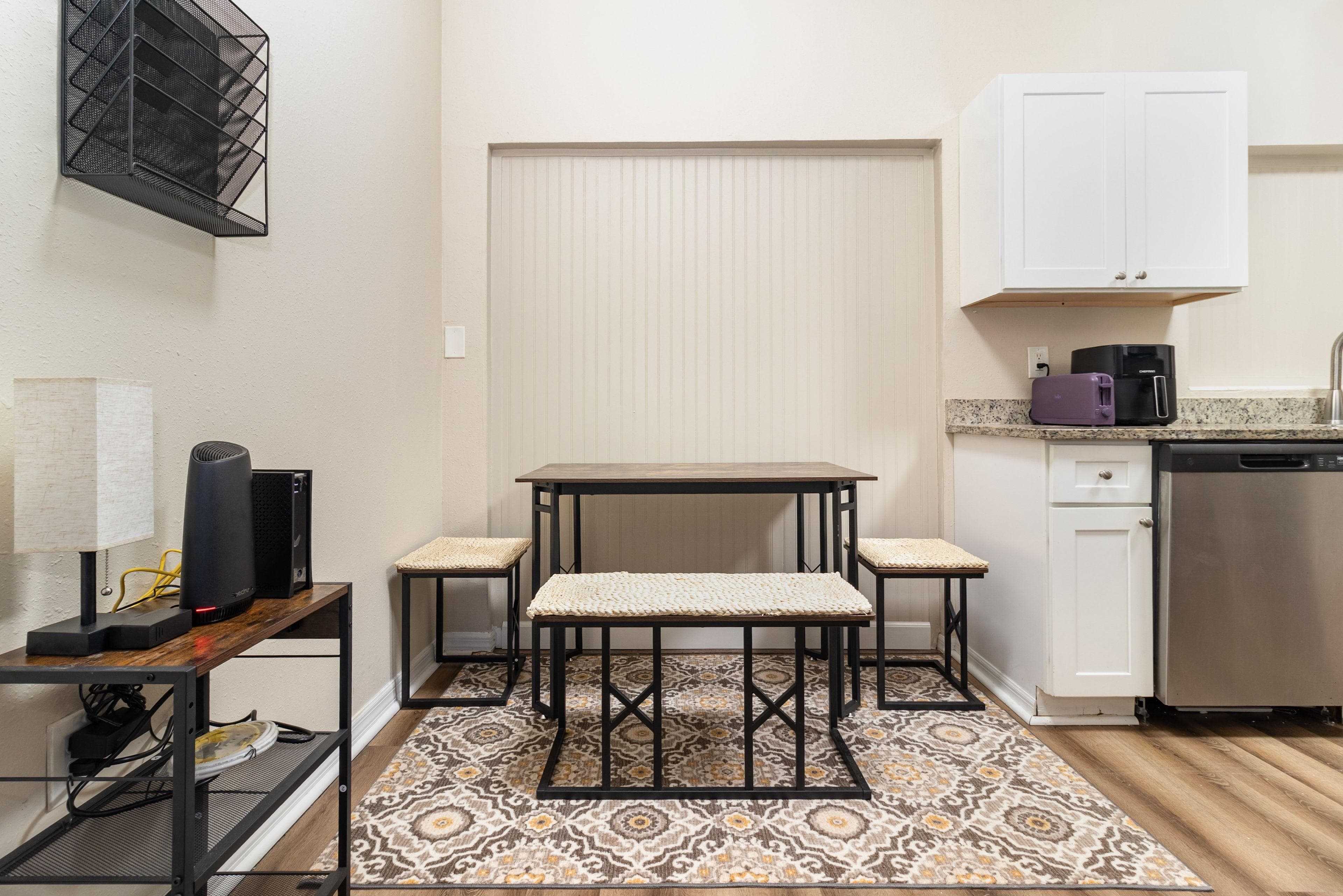 Welcome to your perfect dining space! This cozy corner features a stylish table and chairs, ideal for meals or casual gatherings. The modern kitchen setup is just steps away, making entertaining a breeze. Bright and inviting, it's a great spot to unwind after a long day.