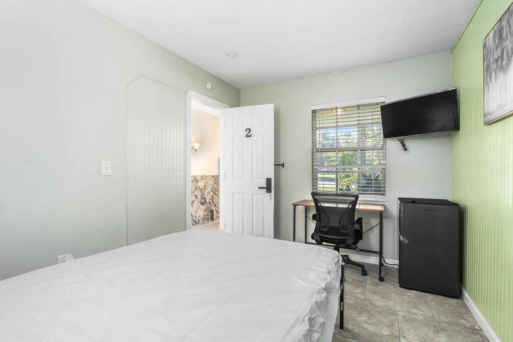 Upgraded Room, furnished room in New Port Richey