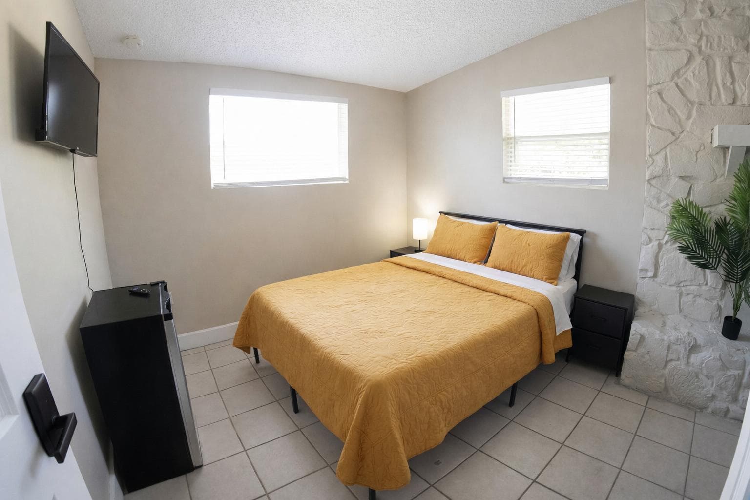 Spacious Room (Dove), Tampa