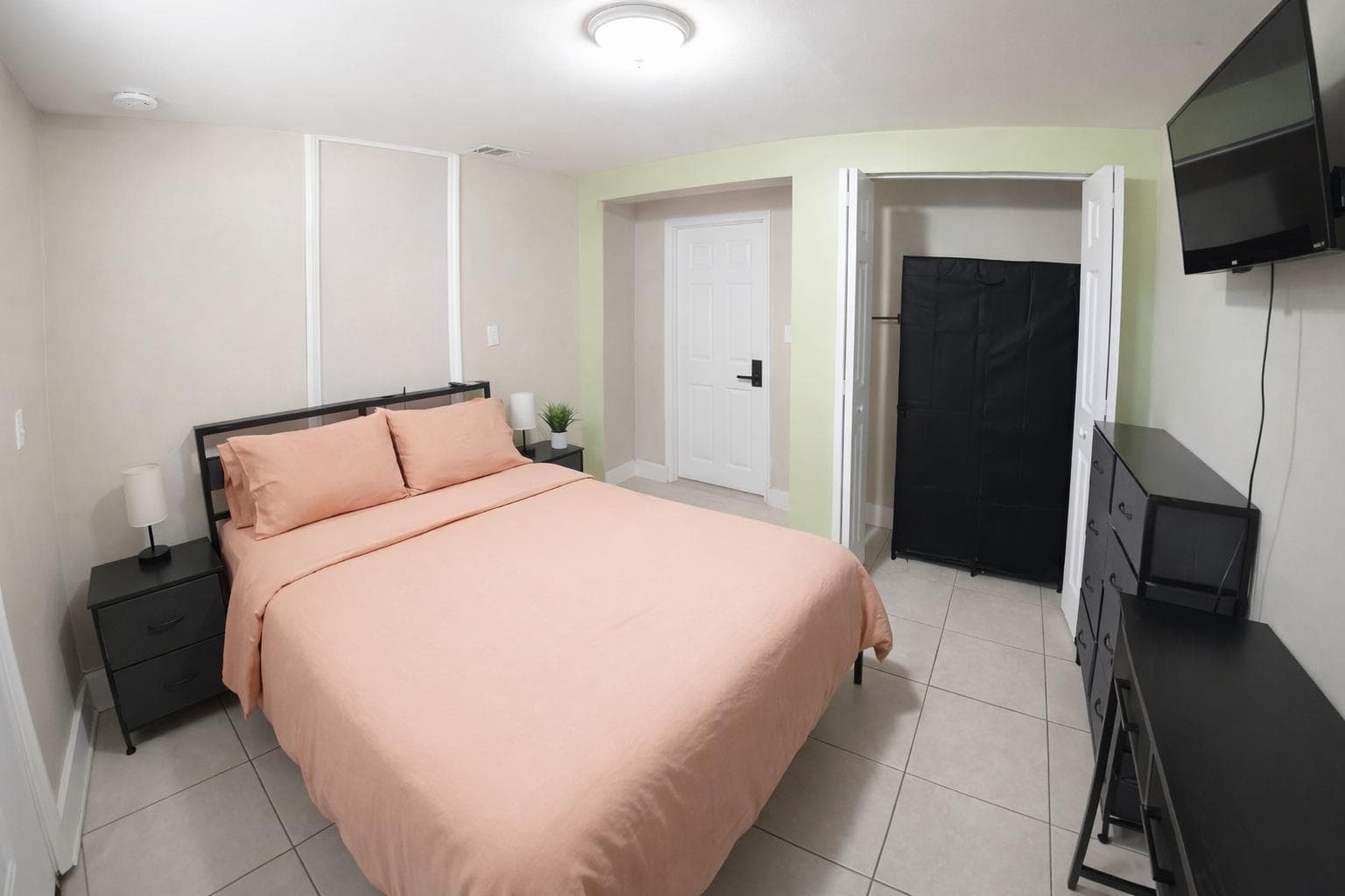 Private Entrance Room (Wolf), Tampa