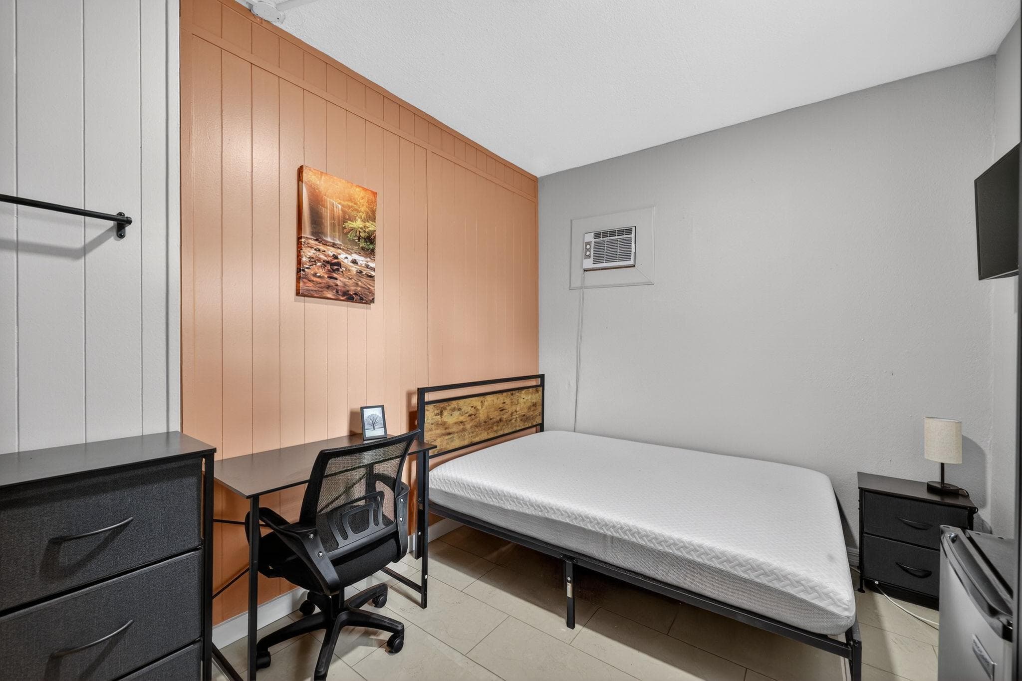 Standard Room (Penguin), Tampa
