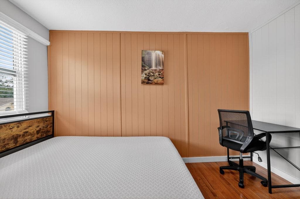 Standard Room (Penguin), Tampa