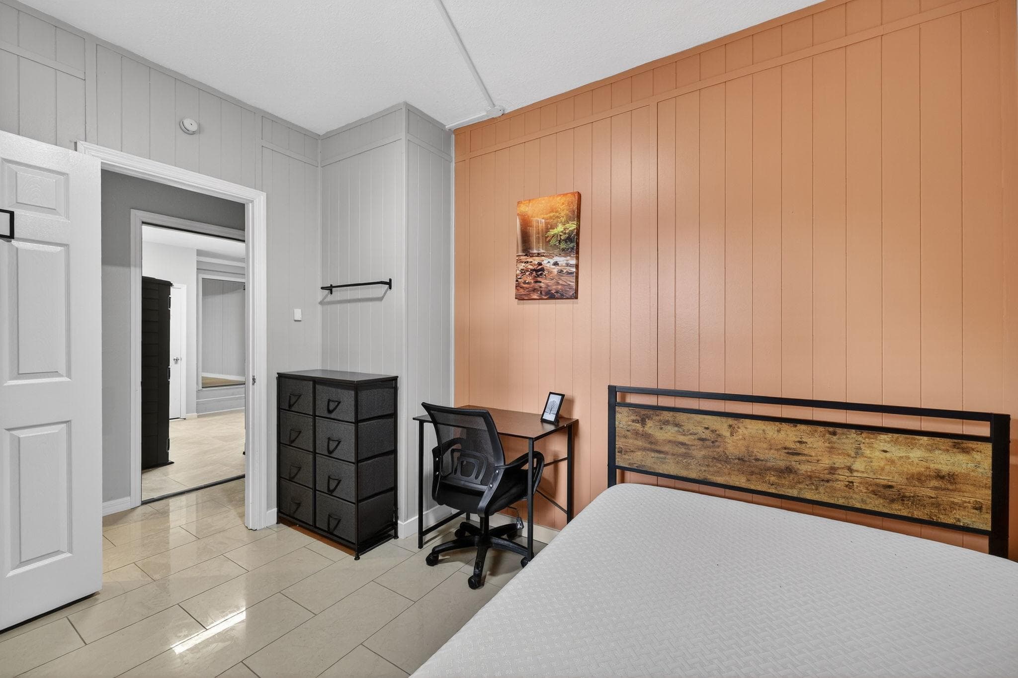 Standard Room (Penguin), Tampa