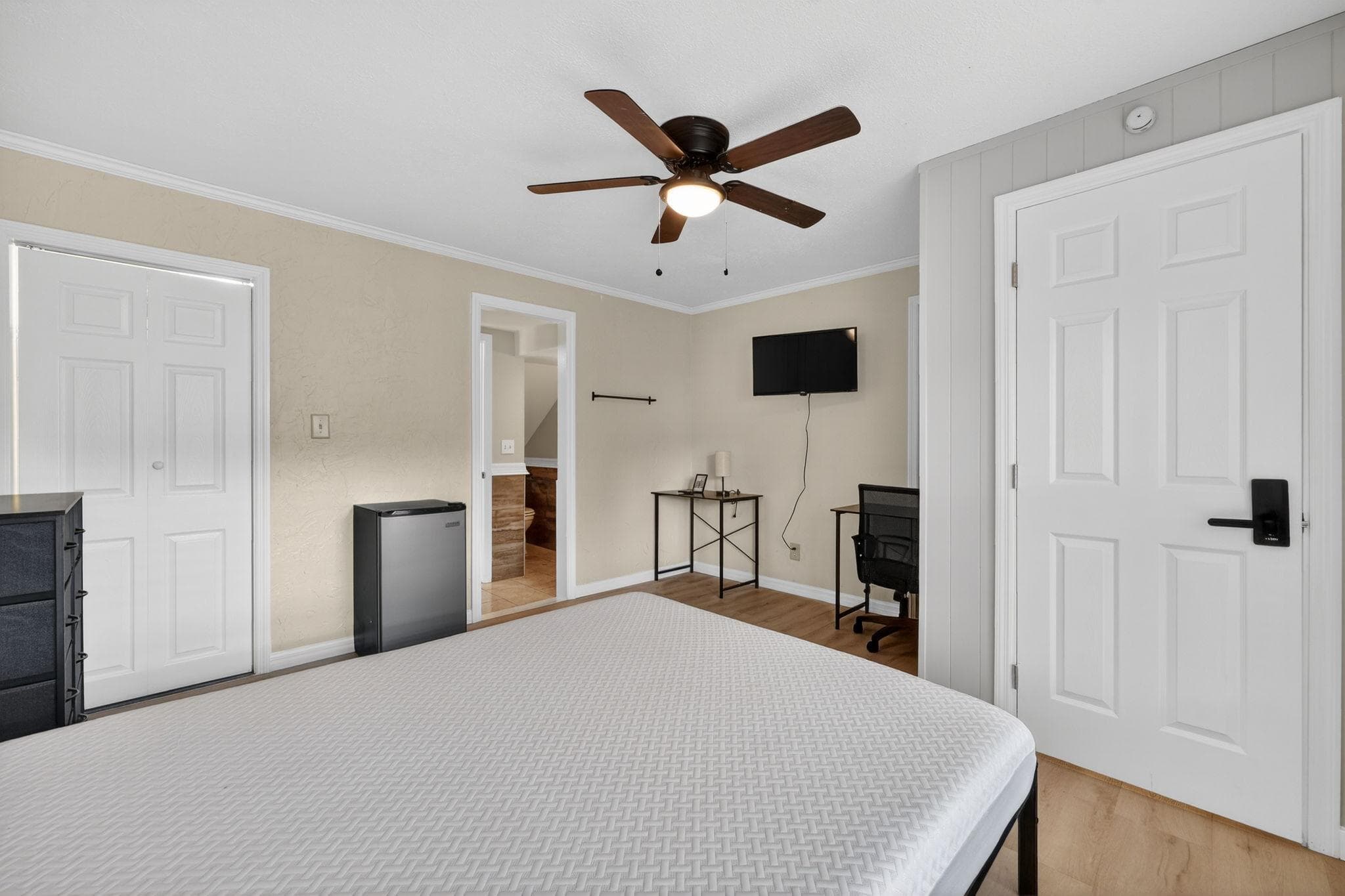 Private Entrance + Bath Suite (Fox), Tampa