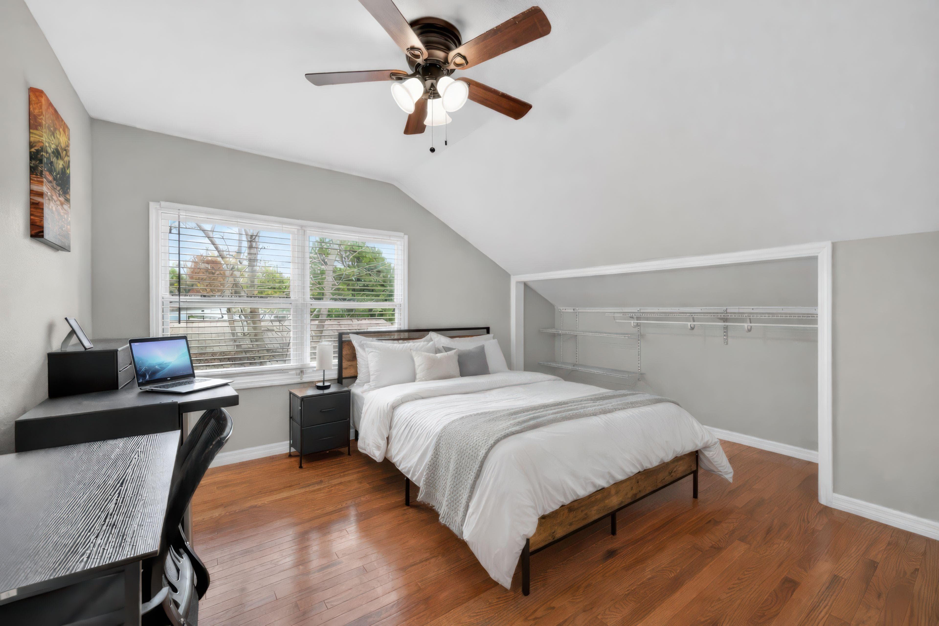 Upgraded Room (Dog), furnished room in Tampa