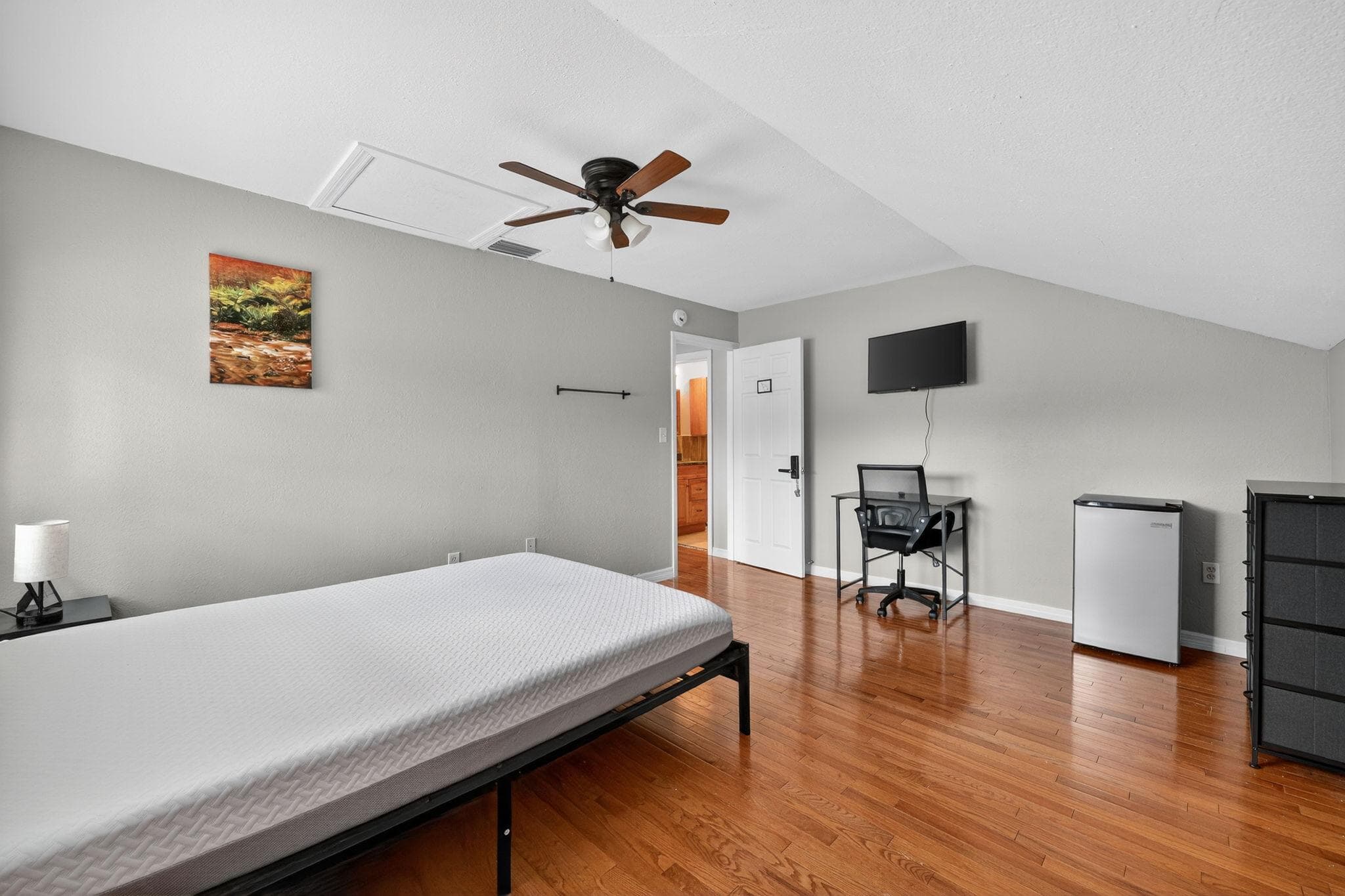 Upgraded Room (Elephant), Tampa