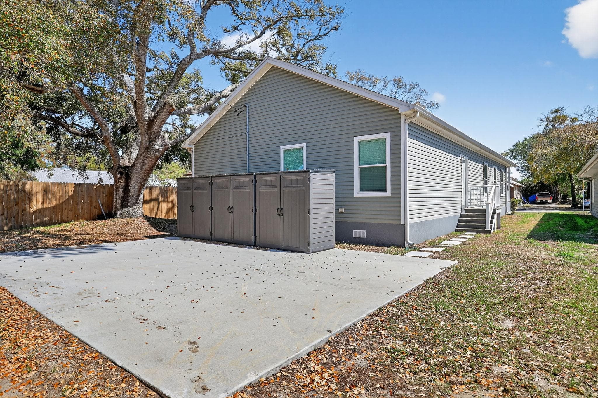Discover the charm of this coliving home with a spacious exterior, featuring a well-maintained yard and practical storage solutions. Perfect for enjoying outdoor space while having easy access to your living quarters!