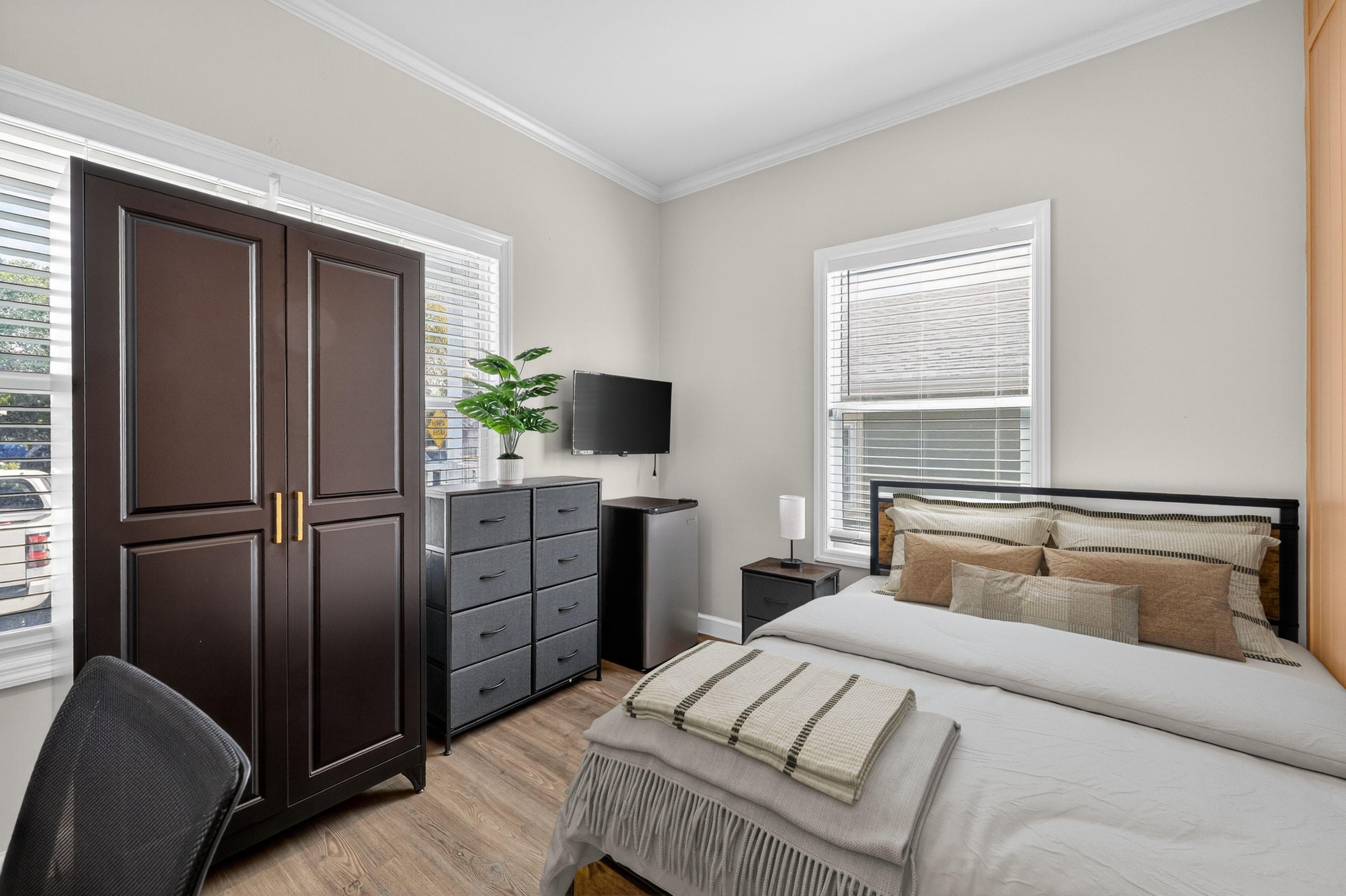 Standard Room (Penguin), furnished room in St. Petersburg