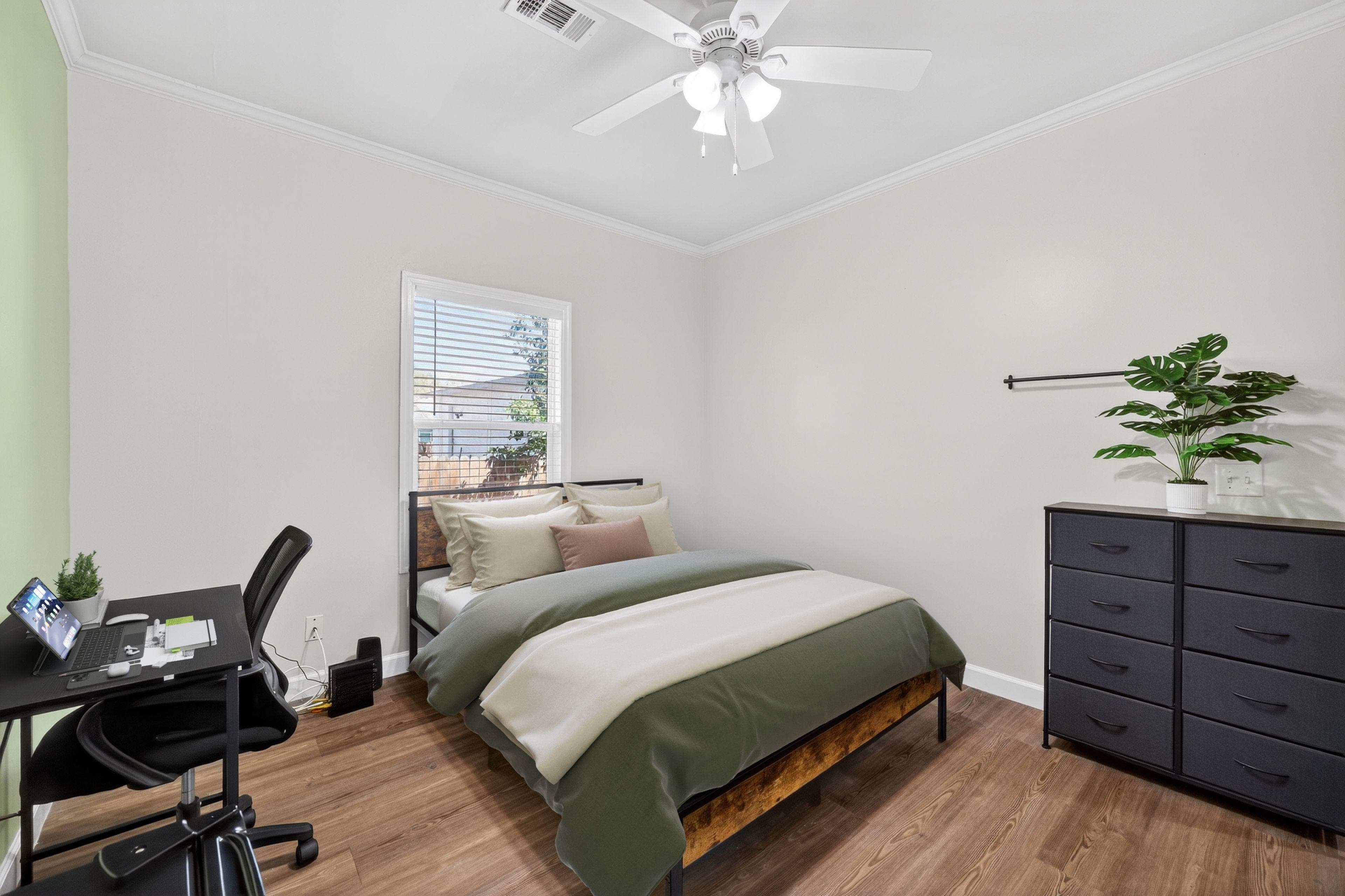 Upgraded Room (Rabbit), furnished room in St. Petersburg