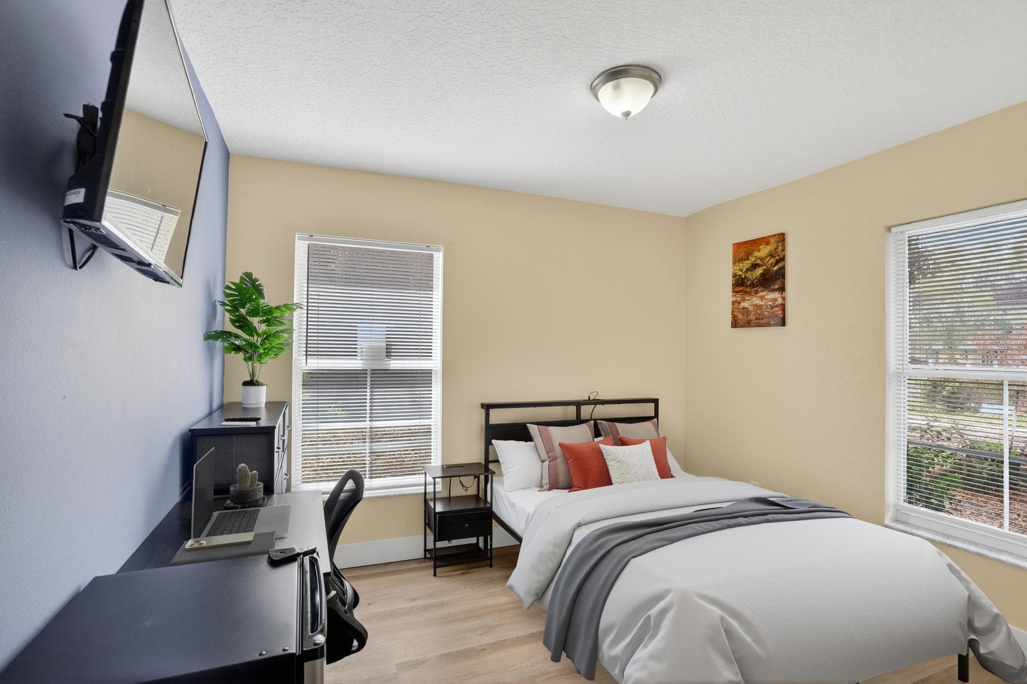 Upgraded (Penguin), furnished room in Orlando