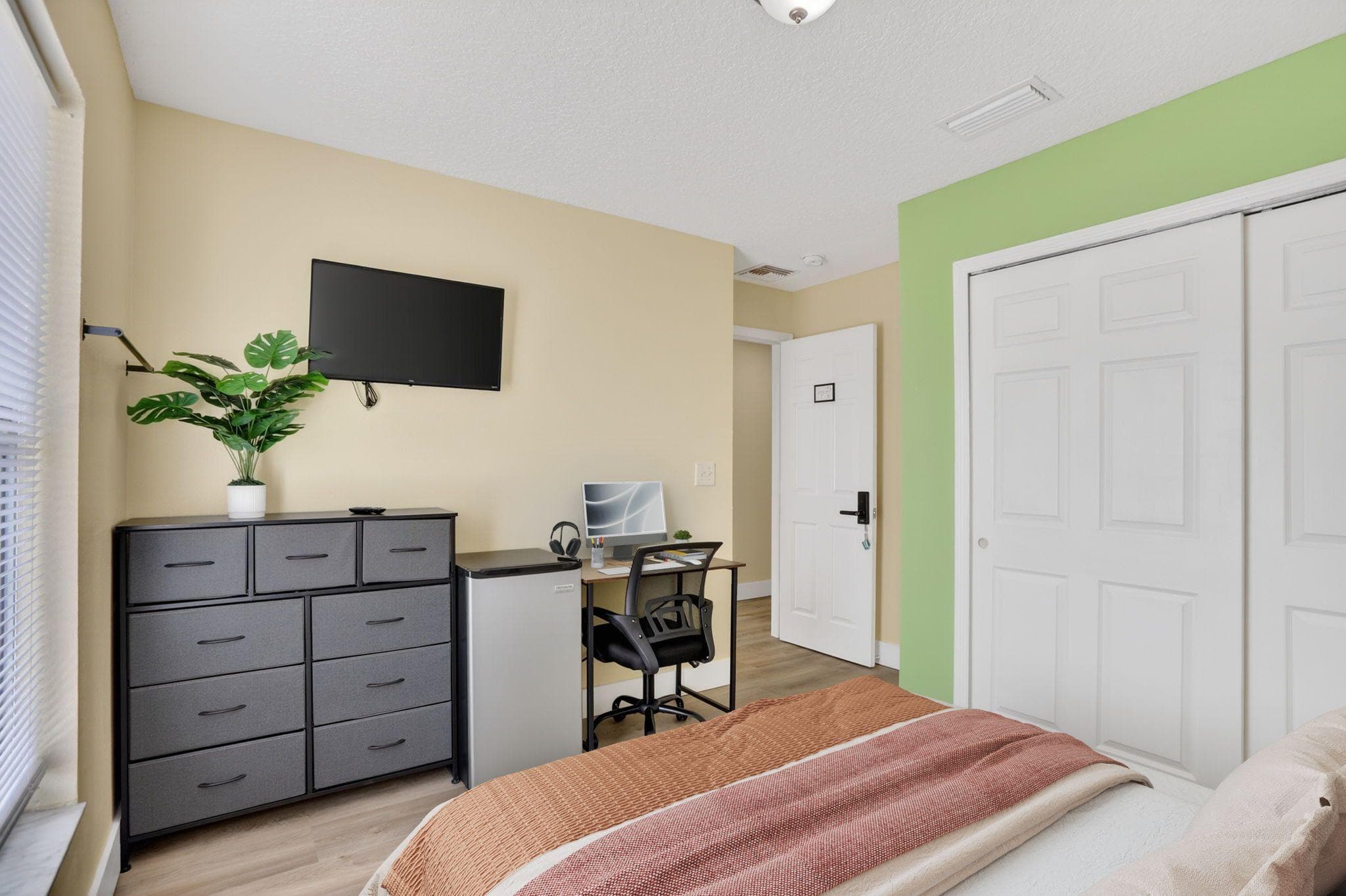 Standard (Horse), furnished room in Orlando