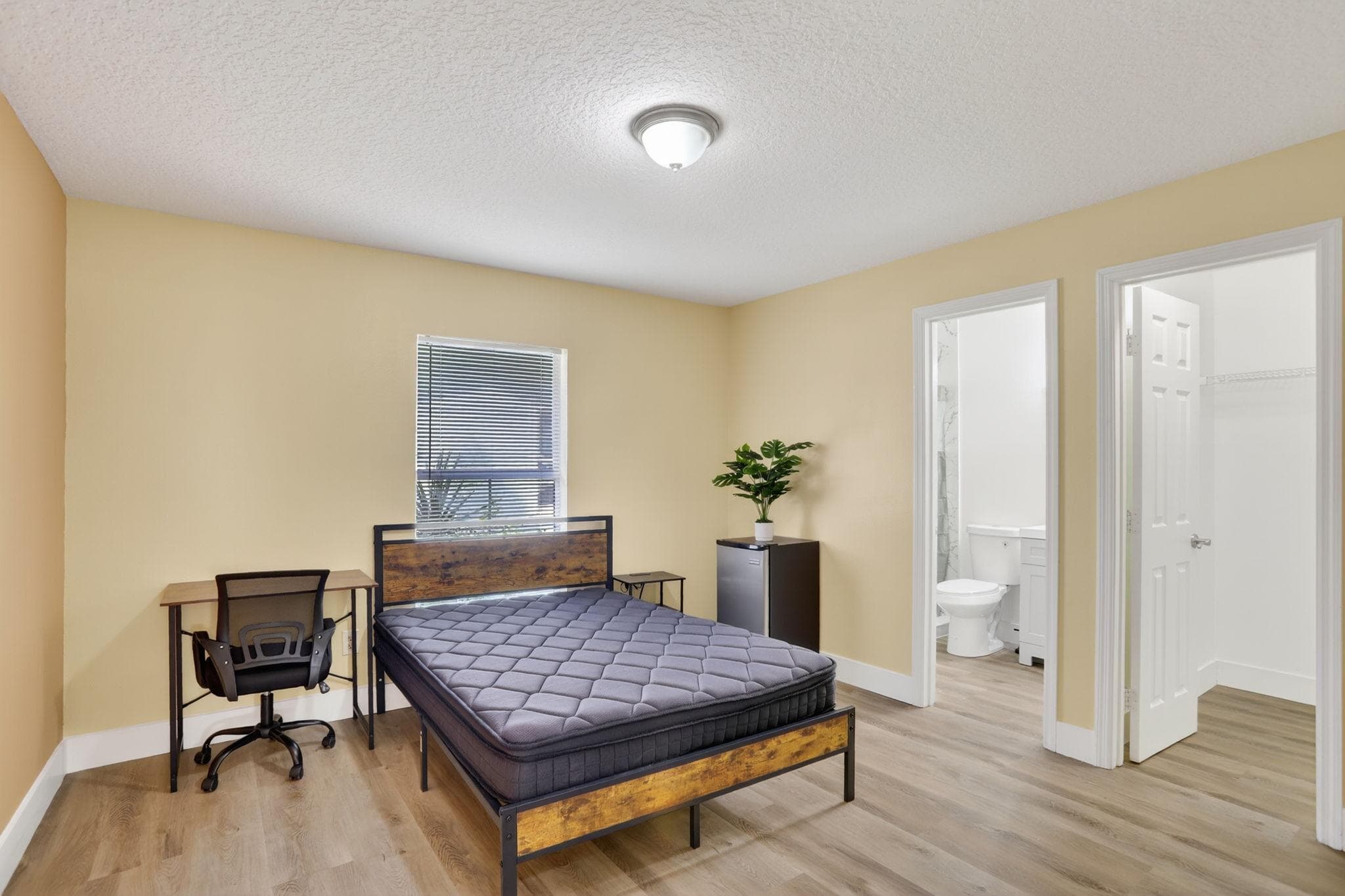 Private Bathroom Suite (Cat), Orlando