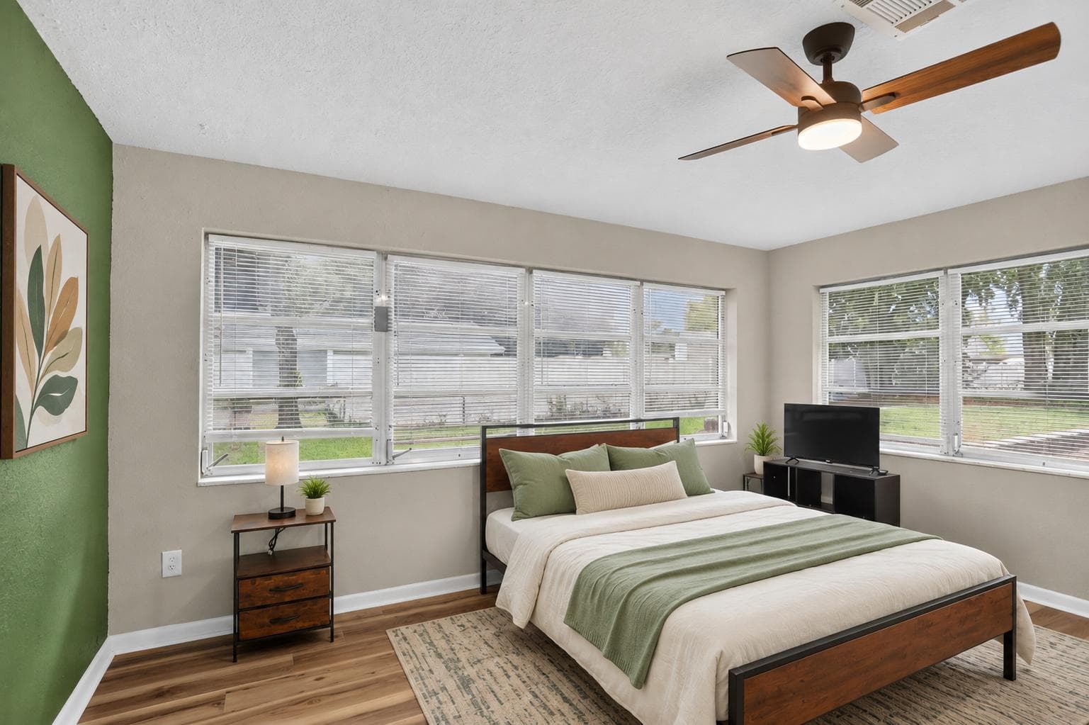 Upgraded Room Camel, furnished room in Orlando