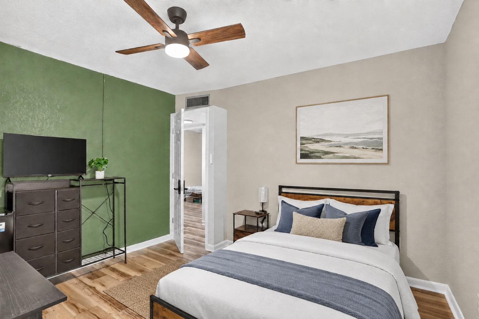 Standard Room Elephant, furnished room in Orlando