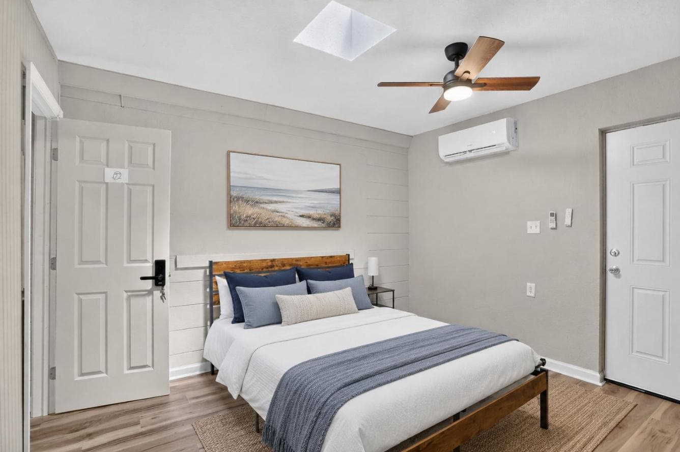 Private Entrance Suite Owl, furnished room in Orlando