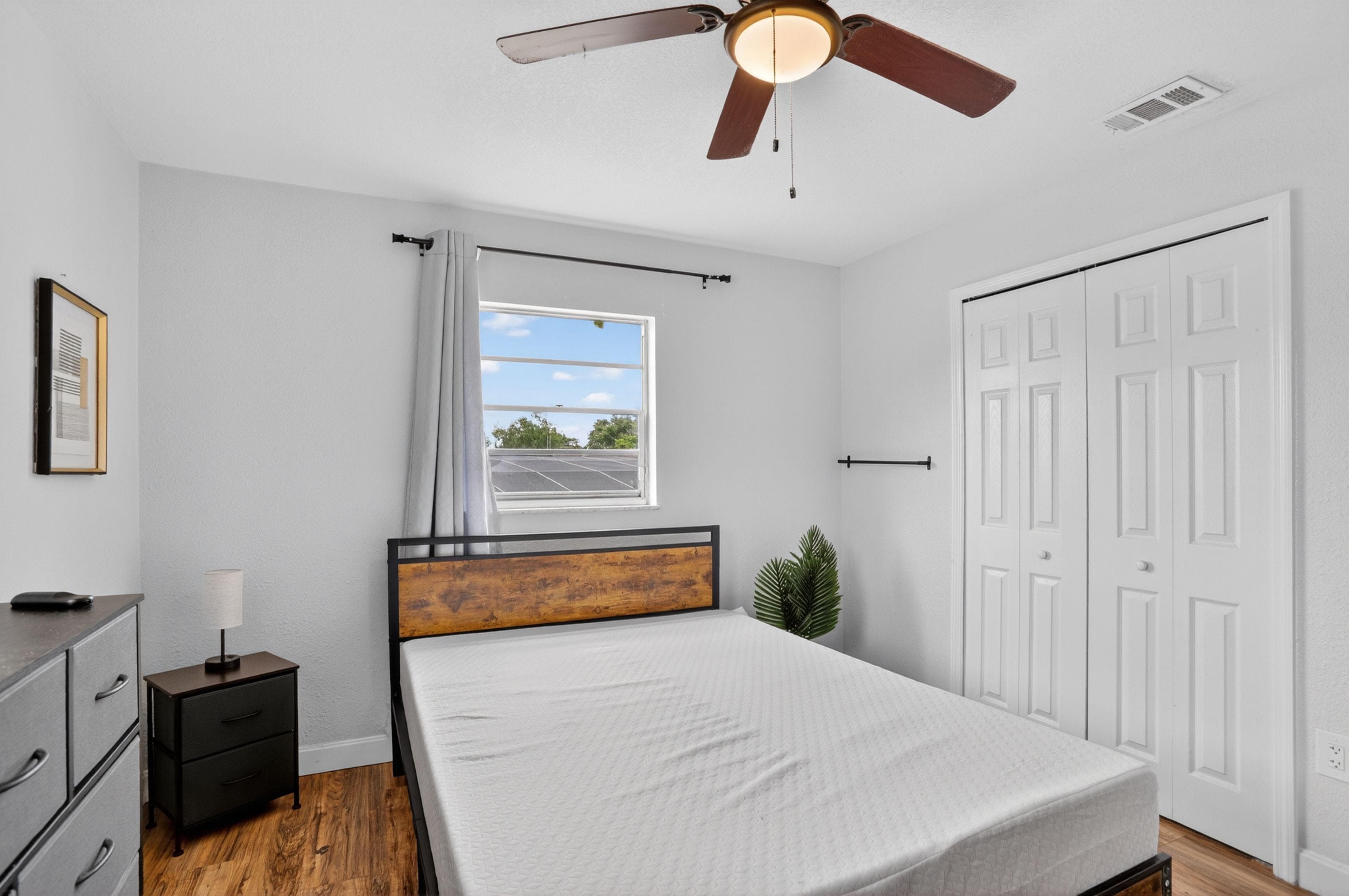 Upgraded Room (Dog), Orlando
