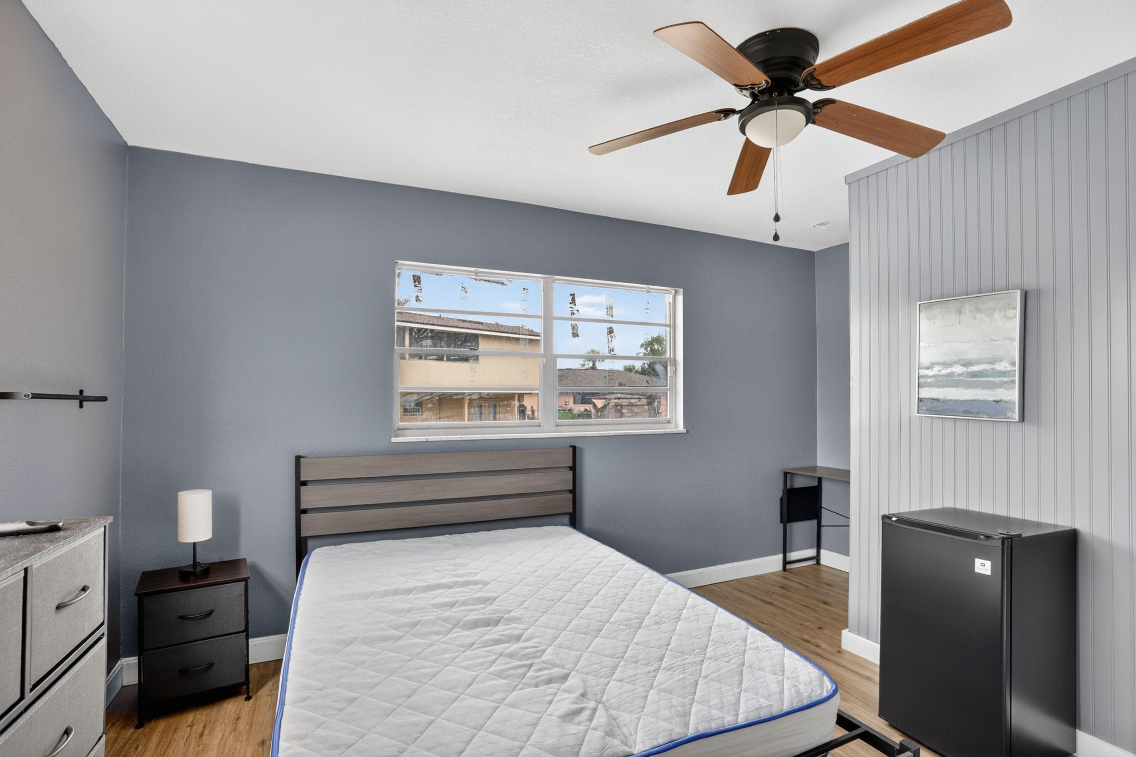 Upgraded Room (Rooster), Orlando