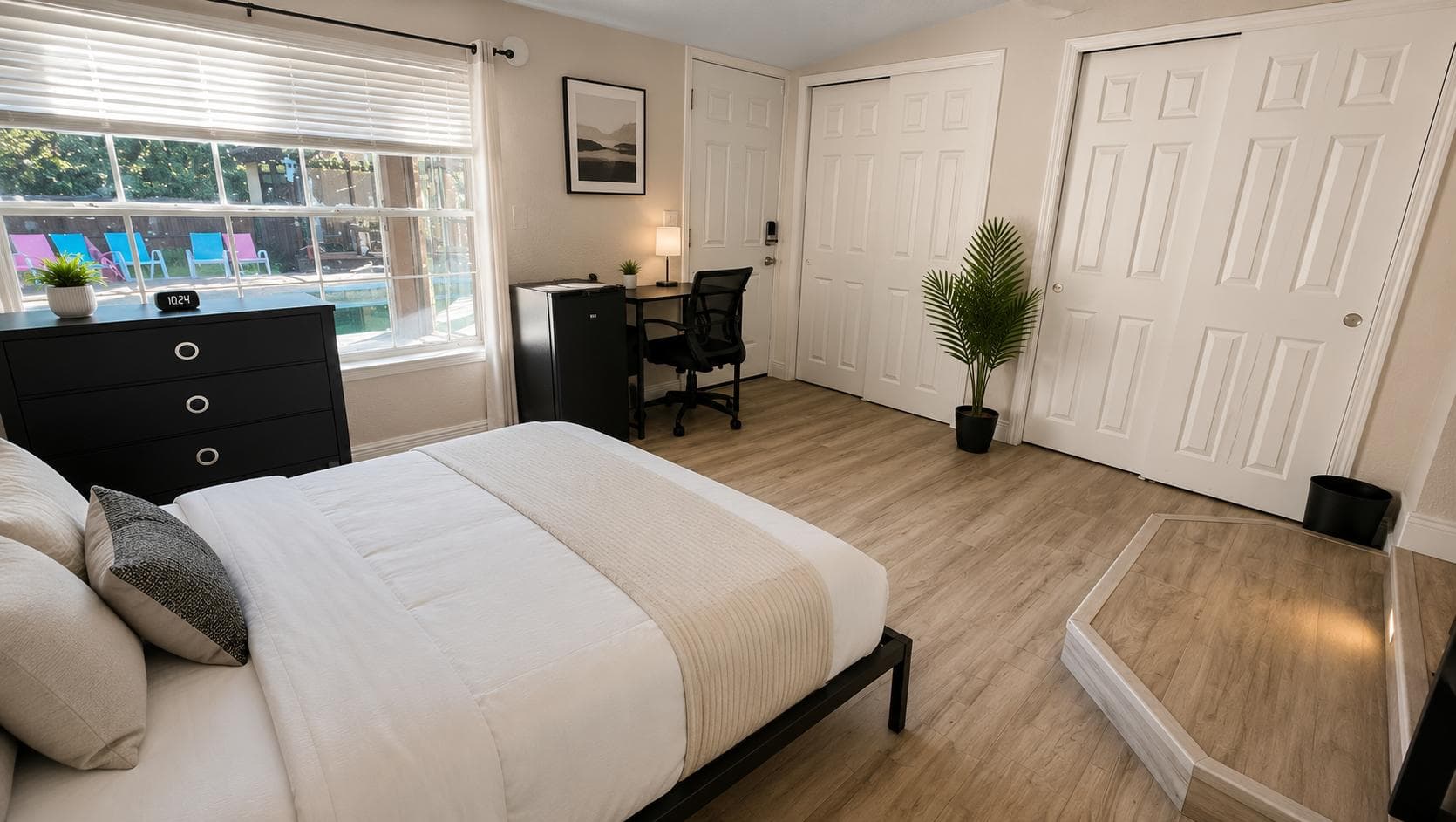 Private Entrance Suite (Pig), Orlando