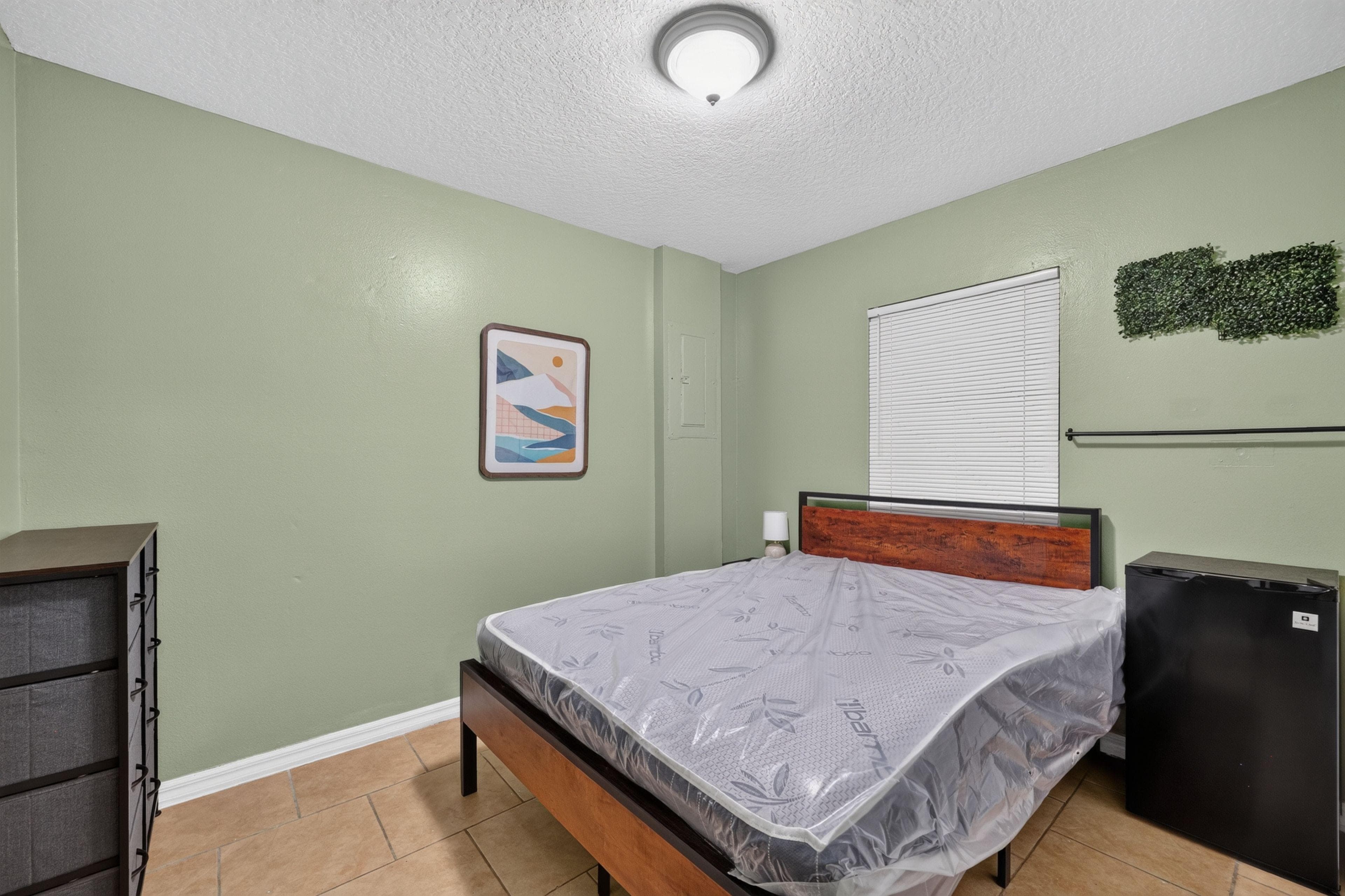 Standard Room Side B (Penguin), Tampa