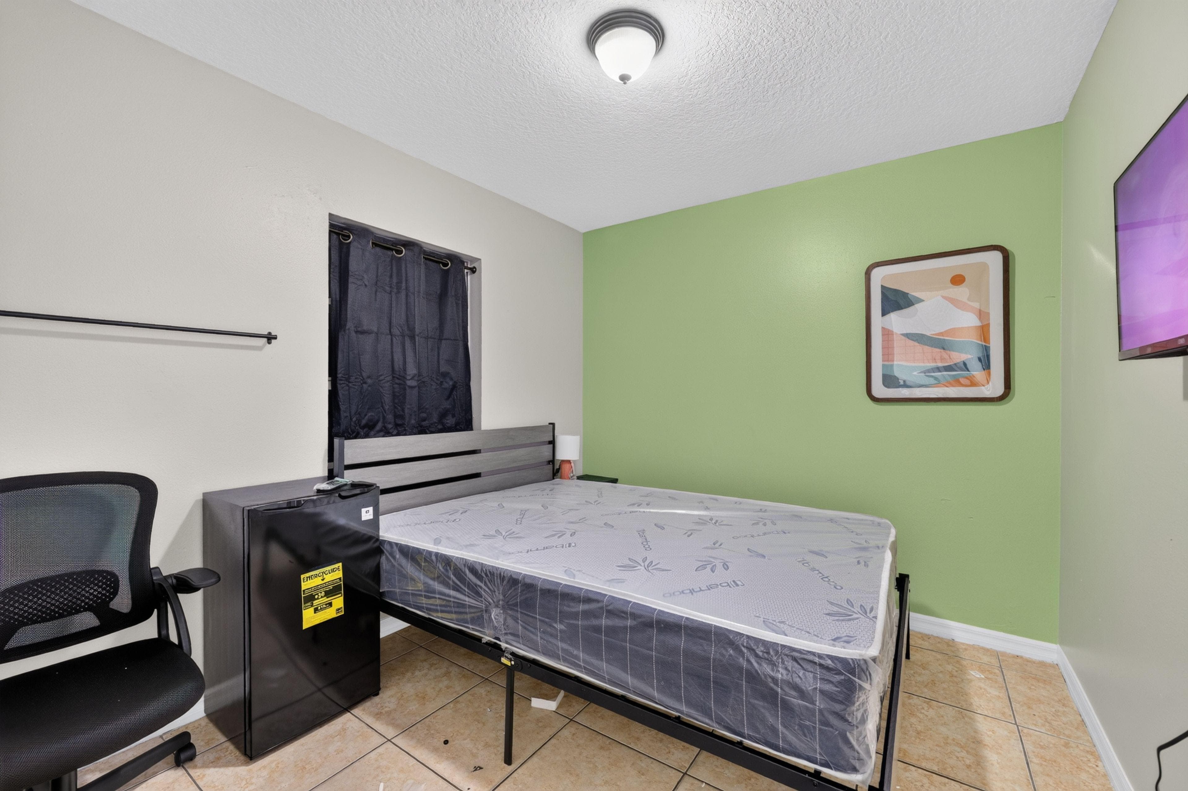 Standard Room Side A (Rooster), Tampa