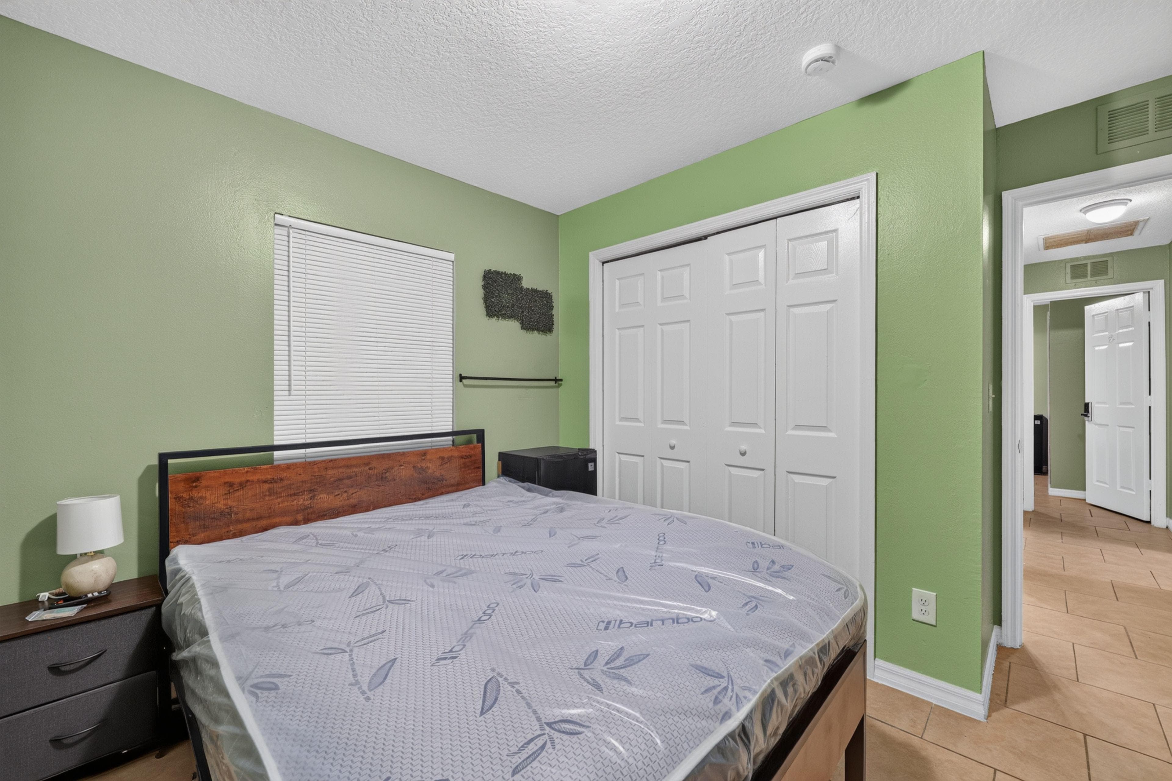 Standard Room Side B (Penguin), Tampa
