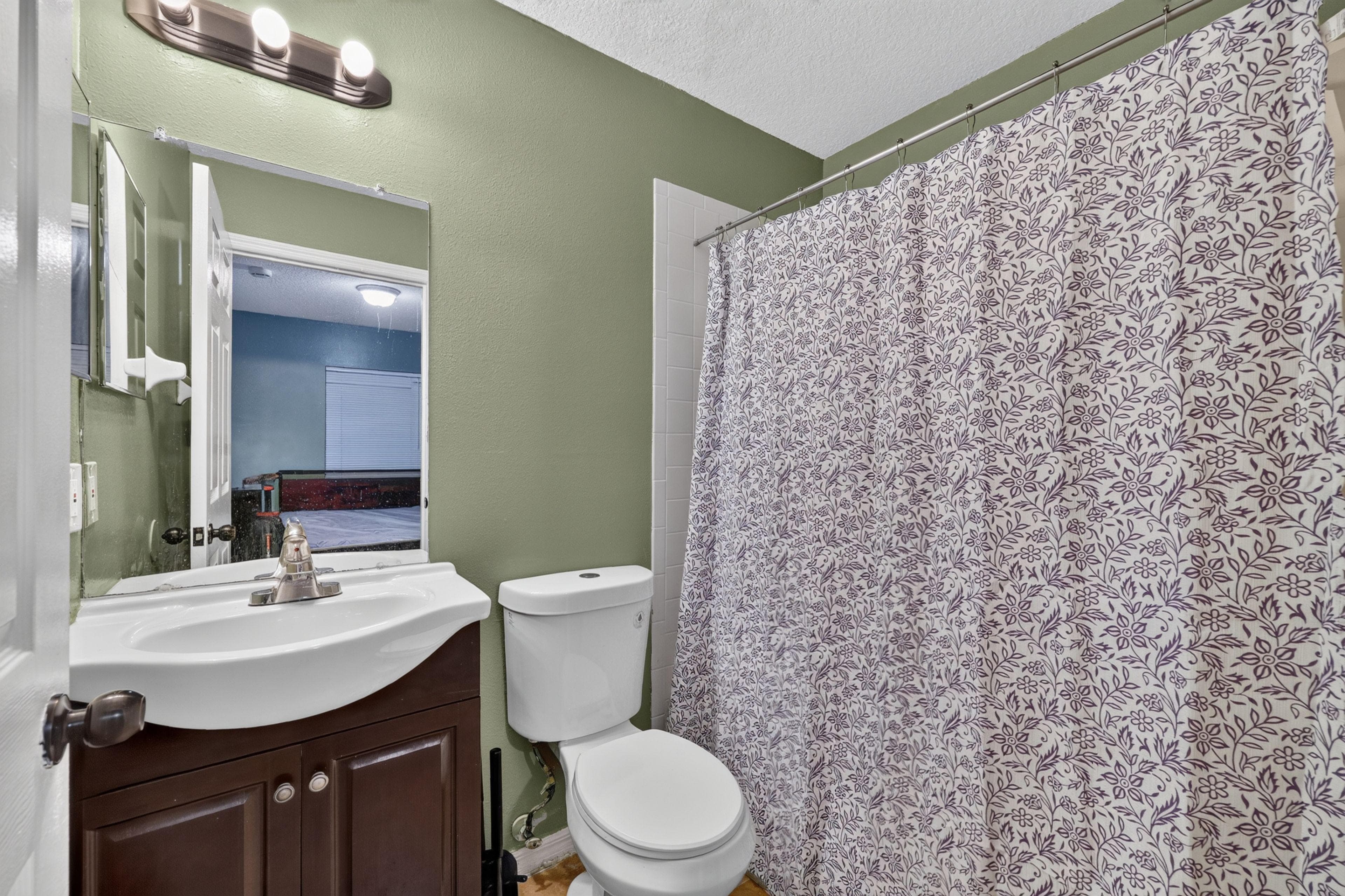 Private Bathroom Suite Side B (Dove), Tampa