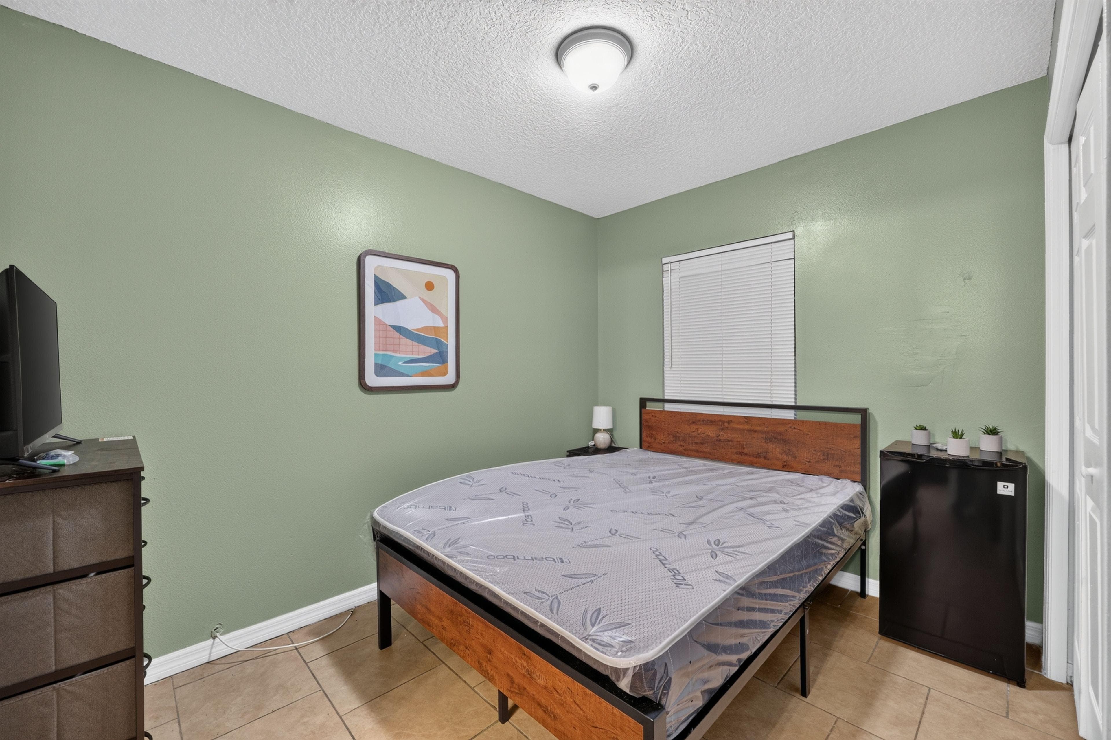 Private Bathroom Suite Side B (Dove), Tampa
