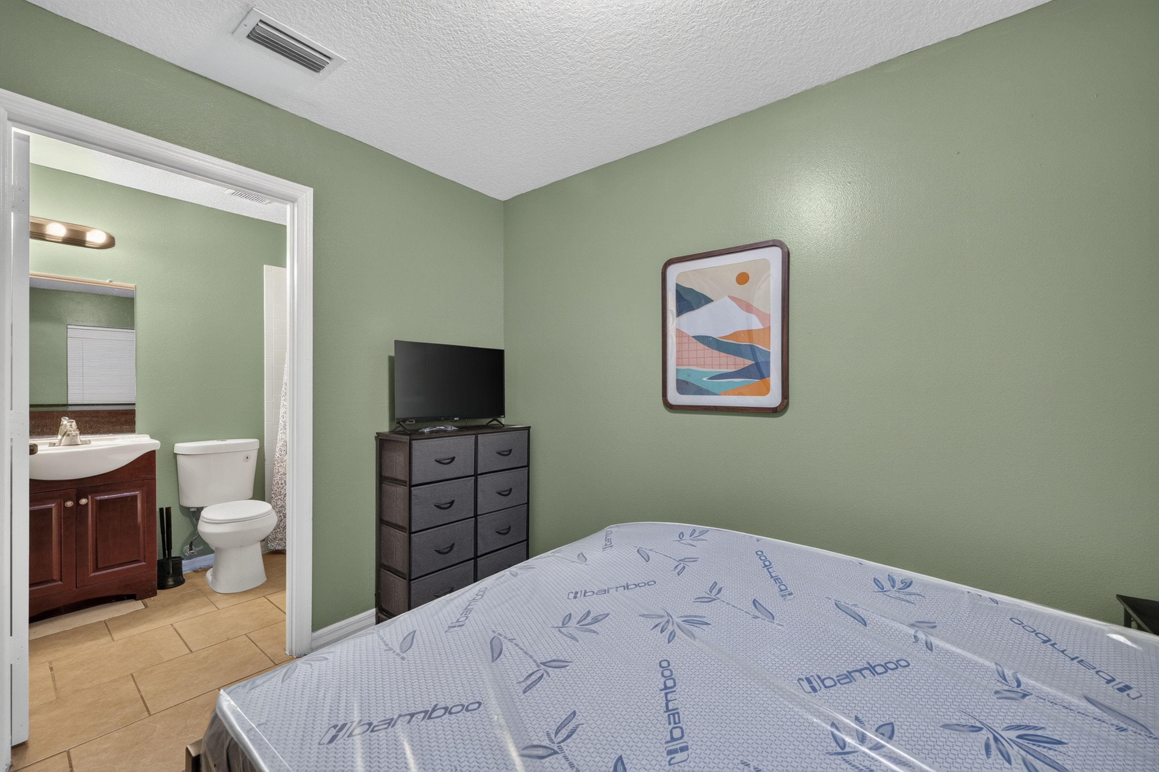 Private Bathroom Suite Side B (Dove), Tampa