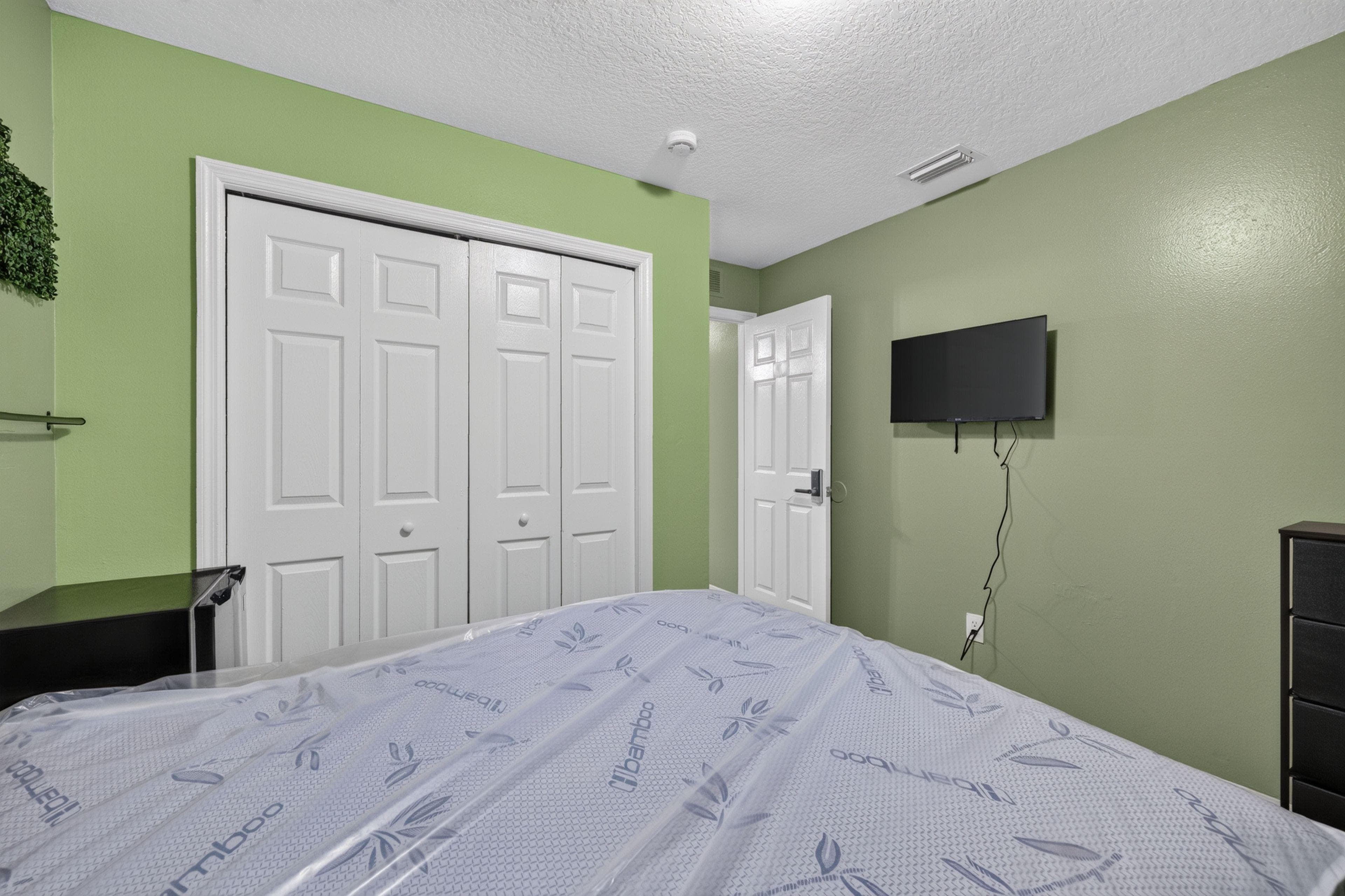 Standard Room Side B (Penguin), Tampa