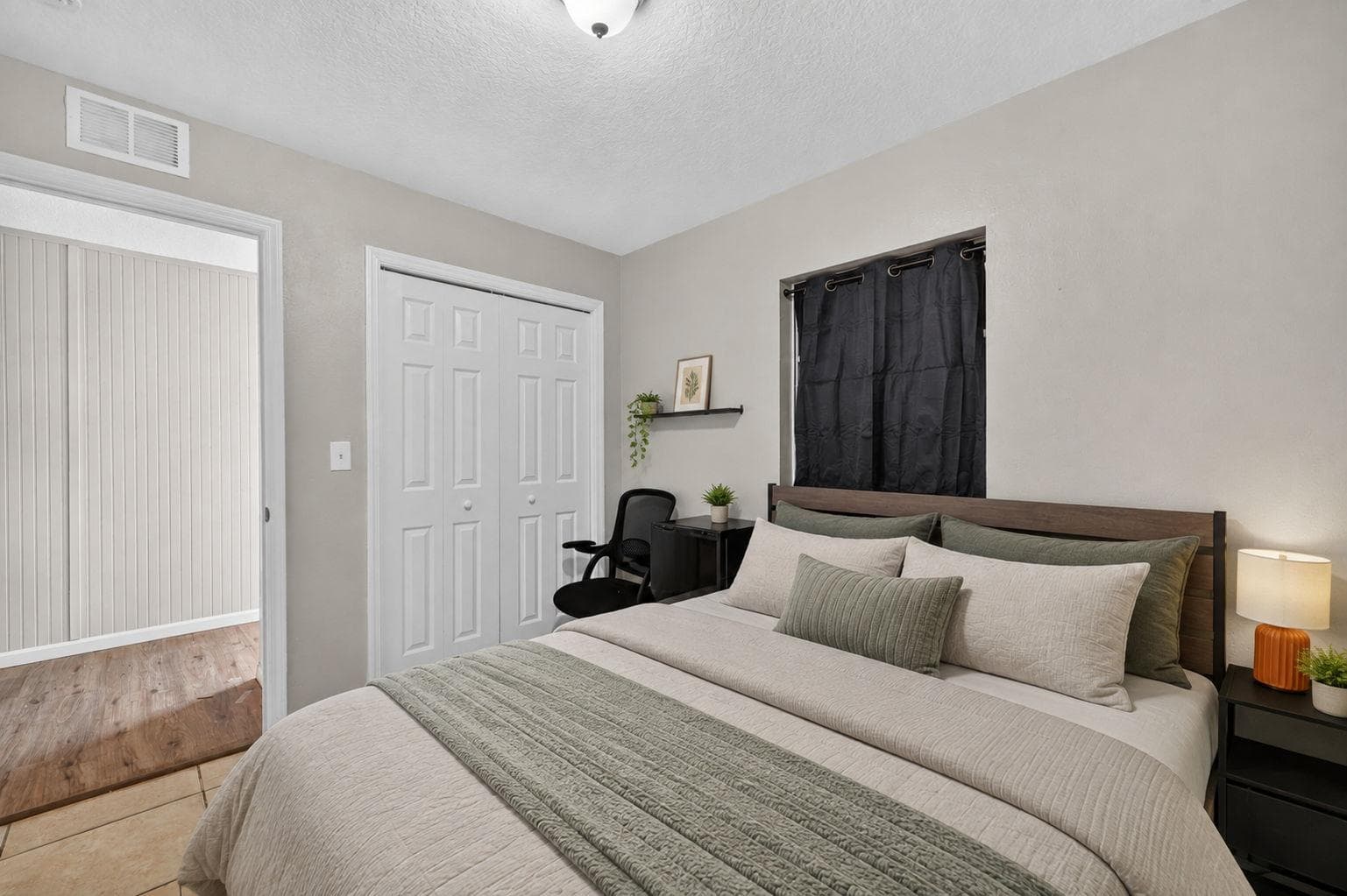 Standard Room Side A (Rooster), furnished room in Tampa