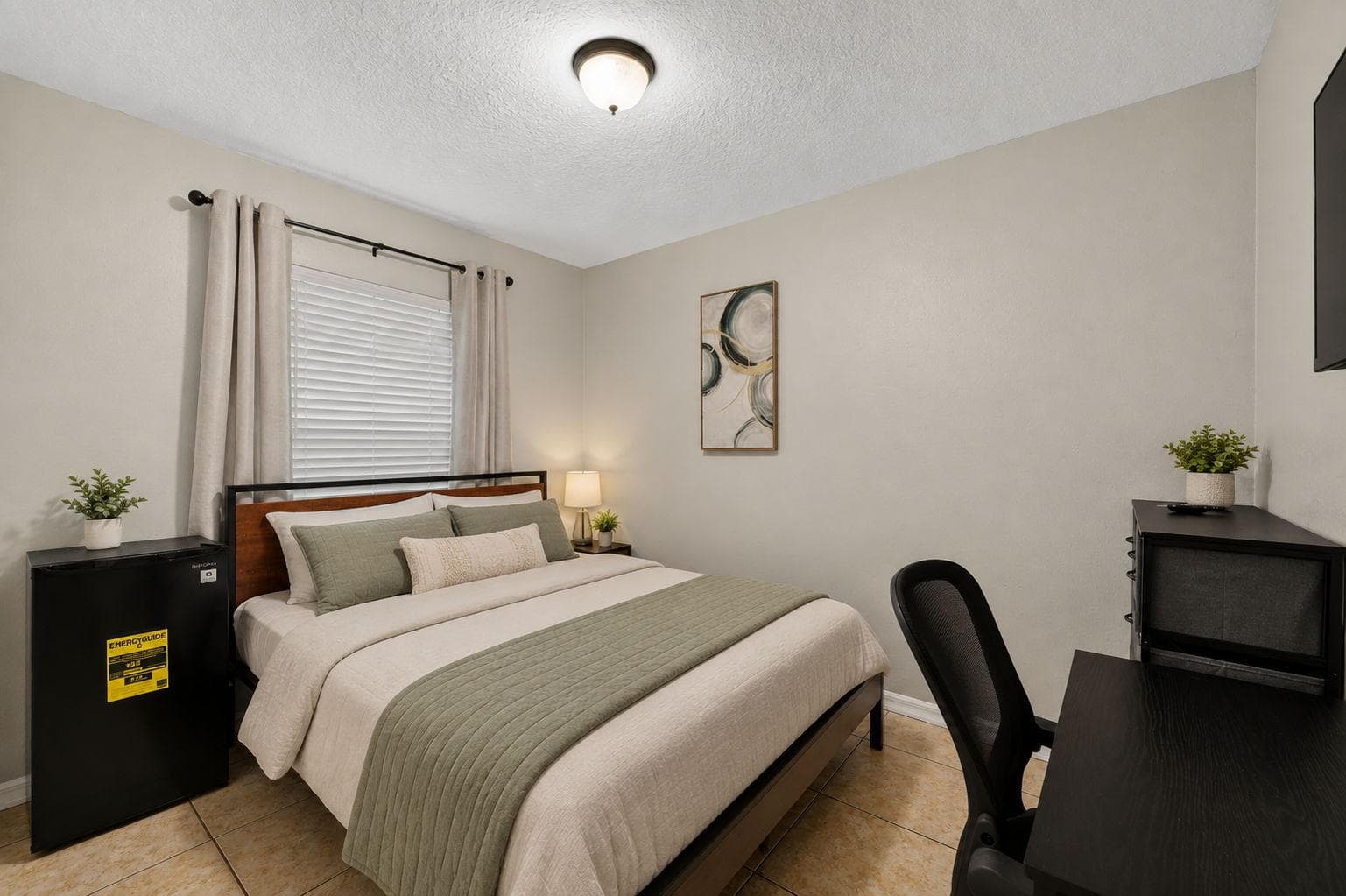 Standard Room Side A (Cat), furnished room in Tampa