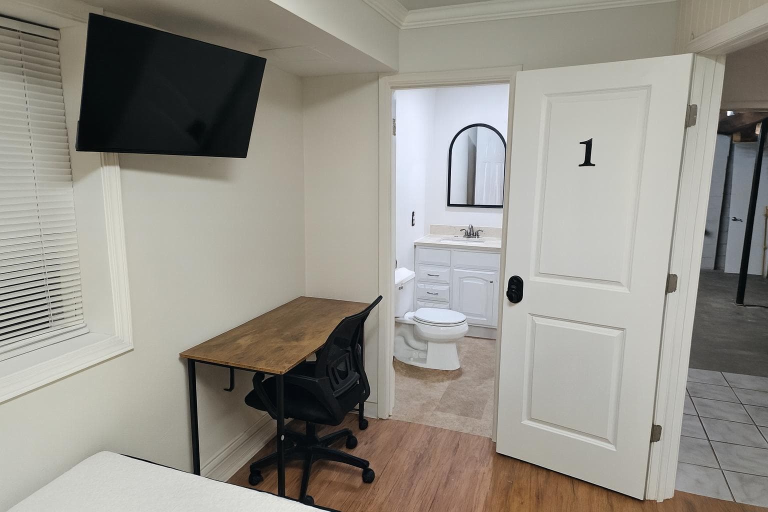 Master Suite (Private Half Bath), furnished room in Orlando