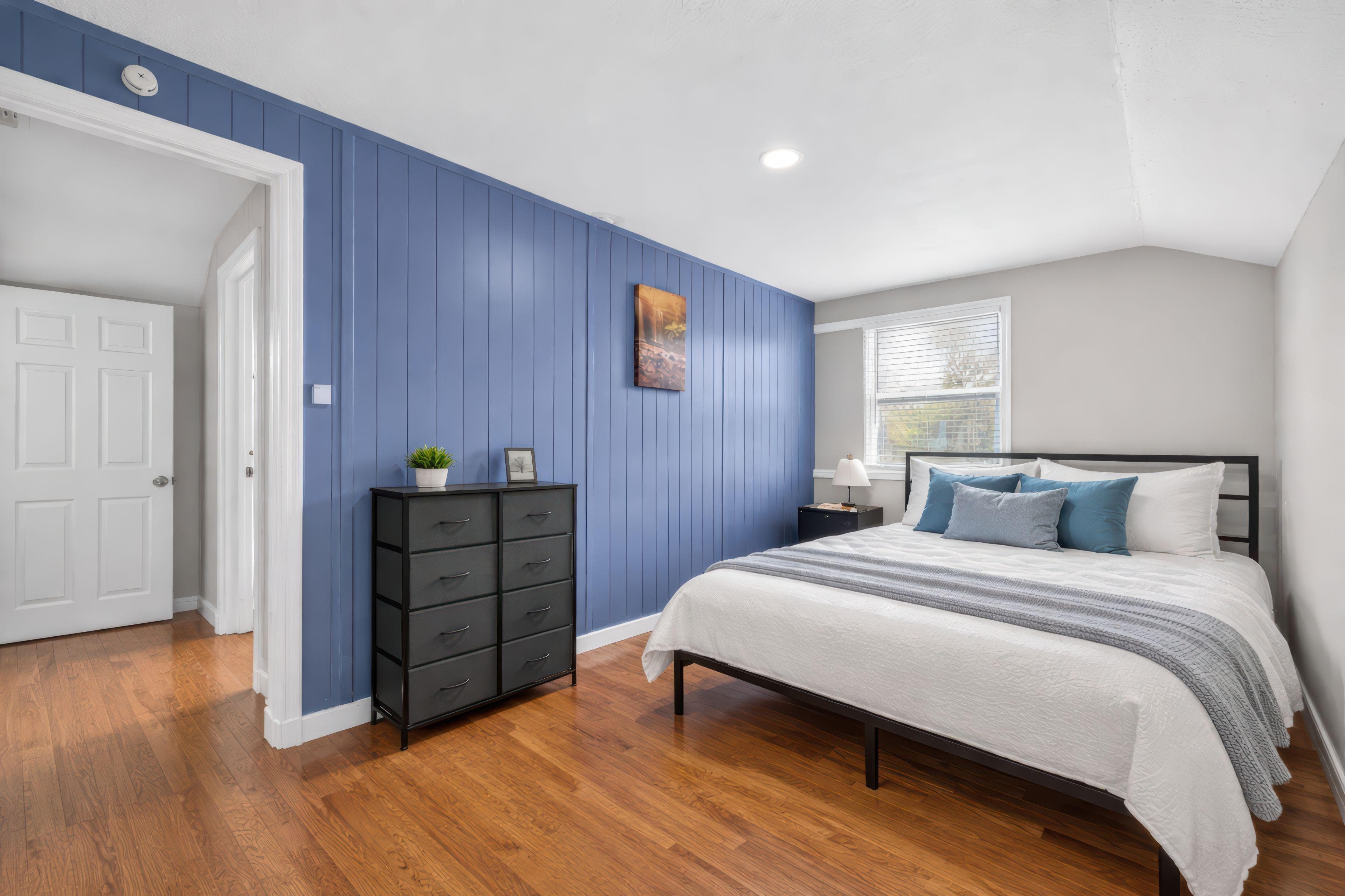 Private Bathroom Suite (Cat), furnished room in Tampa
