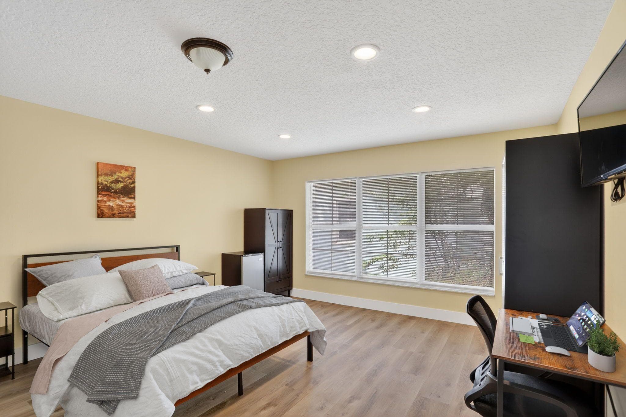 Upgraded (Dove), furnished room in Orlando