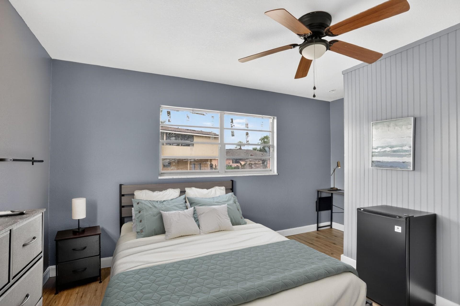 Upgraded Room (Rooster), Orlando