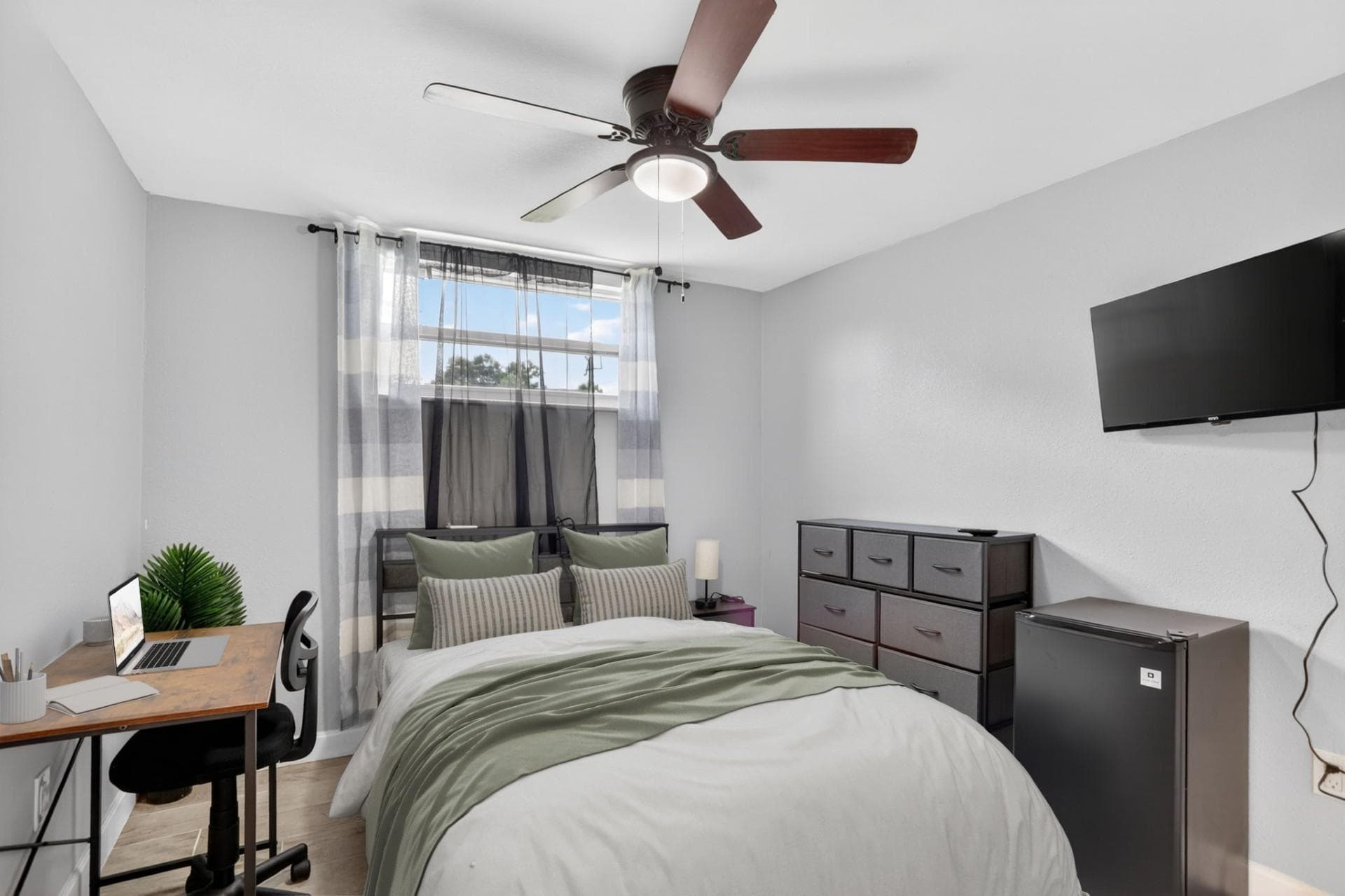 Upgraded Room (Fox), Orlando