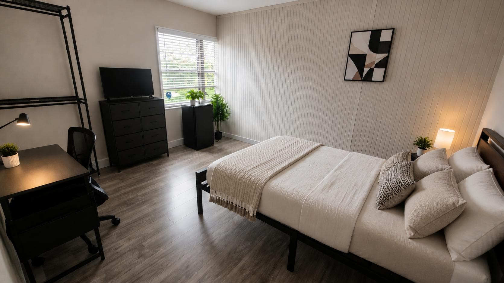Upgraded Room (Squirrel), furnished room in Orlando