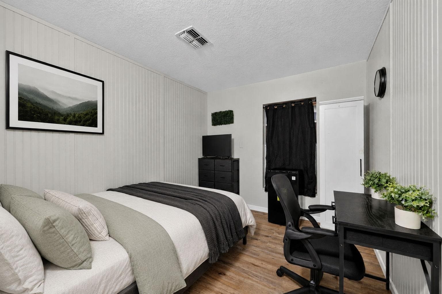 Standard Room Side A (Rabbits), Tampa