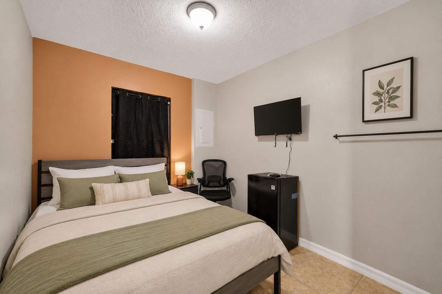 Standard Room Side A (Flamingo), Tampa